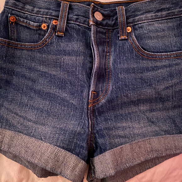 Levi’s Wedgie Fit Shorts - Medium Blue Wash - Picture 4 of 6
